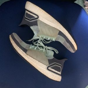 Women’s 9 Adidas Ultraboost